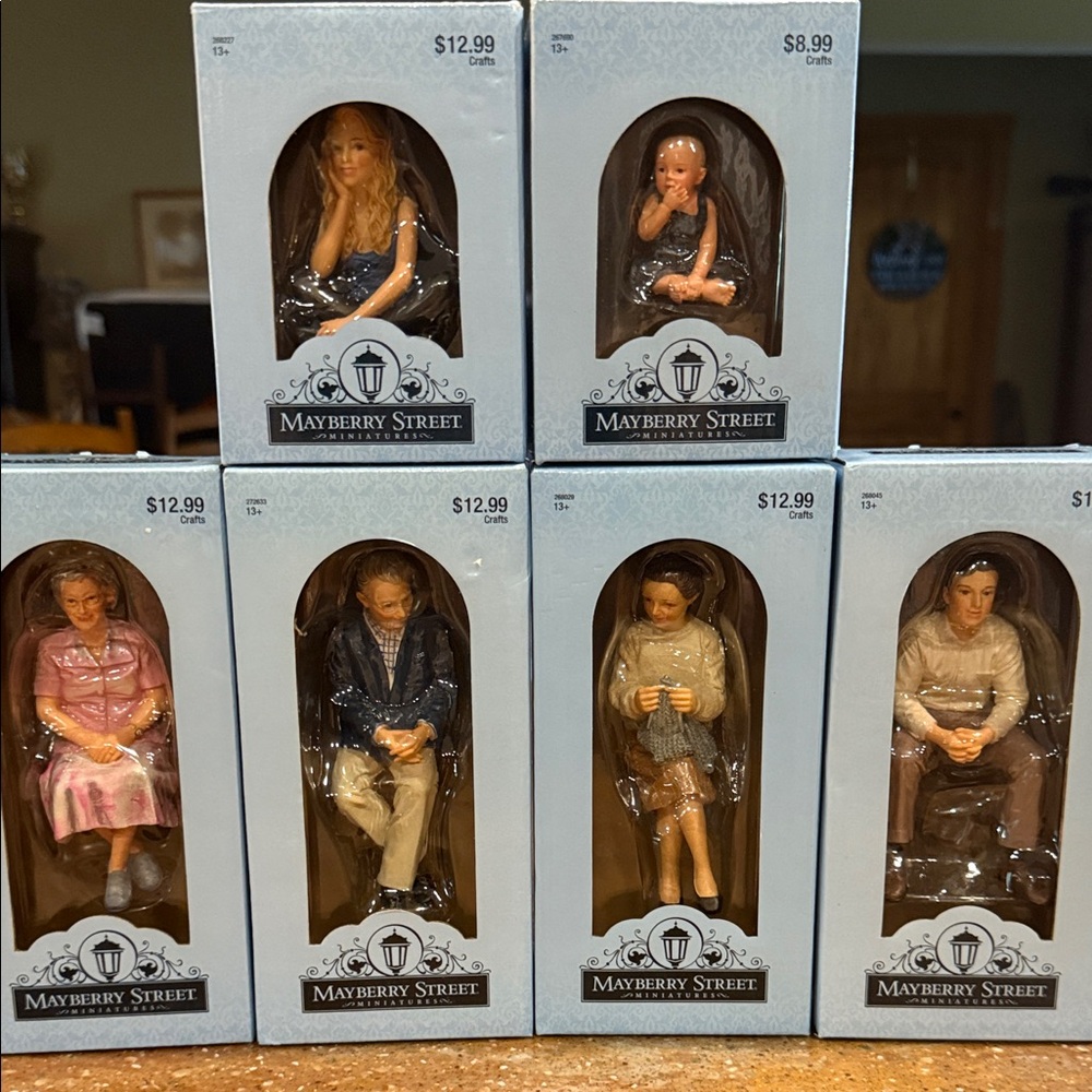 Miniature Figurines Set - Assorted Colors